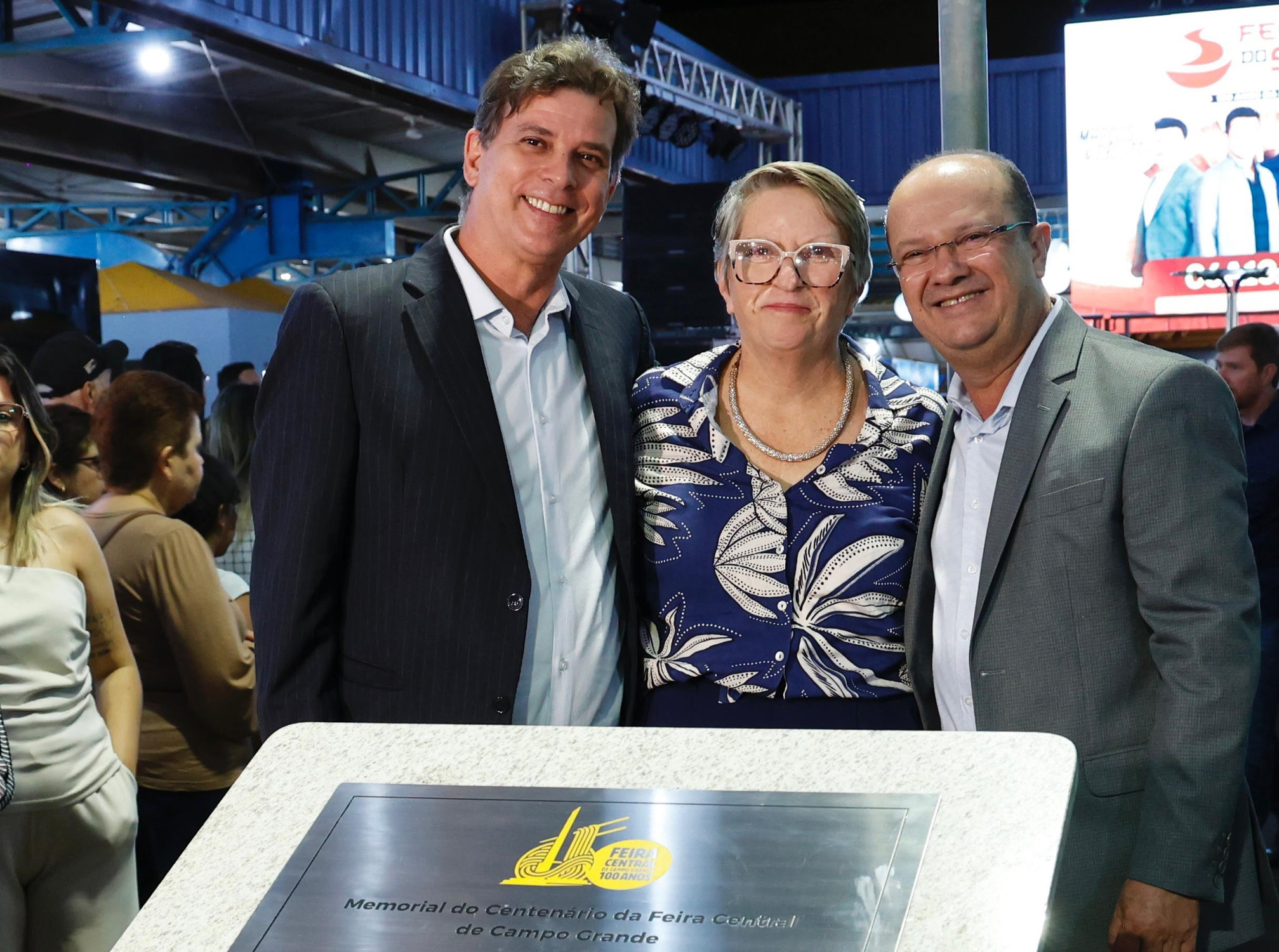 Tito Estaqueiro, diretor de Operações do Sebrae/MS, ao lado de Alvira Appel, presidente da Afecetur, e de José Carlos Barbosa, conhecido como Barbosinha, vice-governador de MS