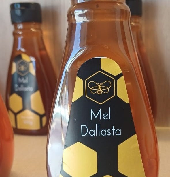 Com 40 anos de tradição na apicultura, a Mel Dallasta realiza a sua produção de forma sustentável e comercializa mel e outros derivados da apicultura