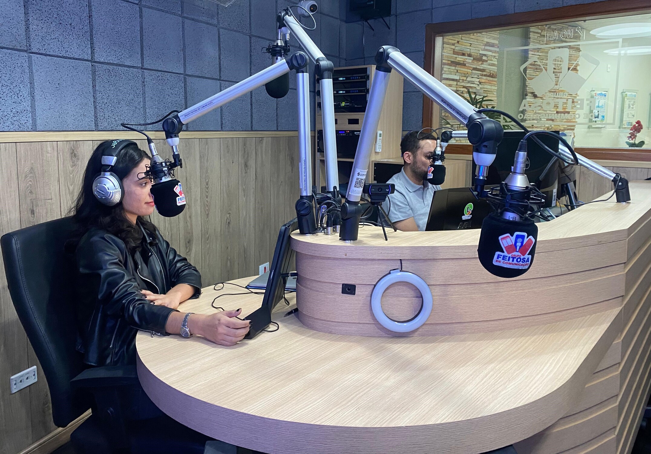 O programa 'Giro Estadual de Notícias' de sexta-feira transmitido para todas as rádios do jornal 'A Crítica' 