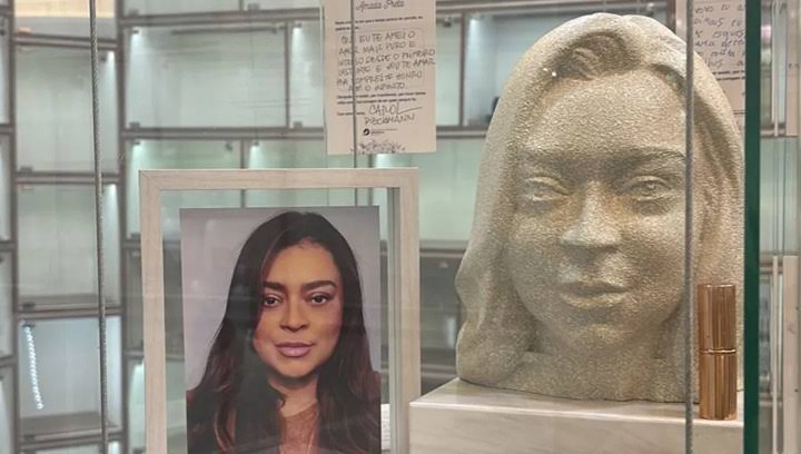 Busto de Preta Gil com parte de suas cinzas no Cemitério da Penitência, no Rio de Janeiro Foto: @rvfamerica via Instagram