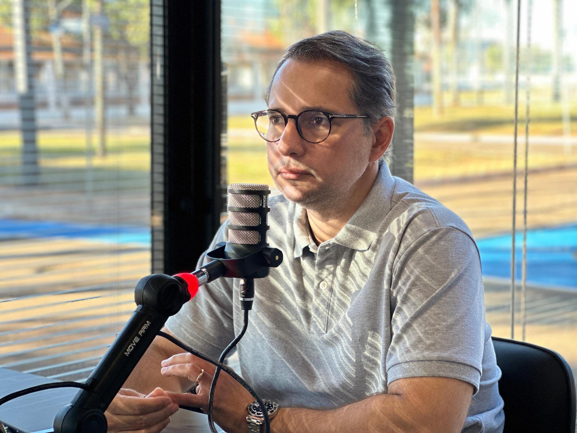 A entrevista foi acompanhada por milhares de ouvintes e internautas em tempo real