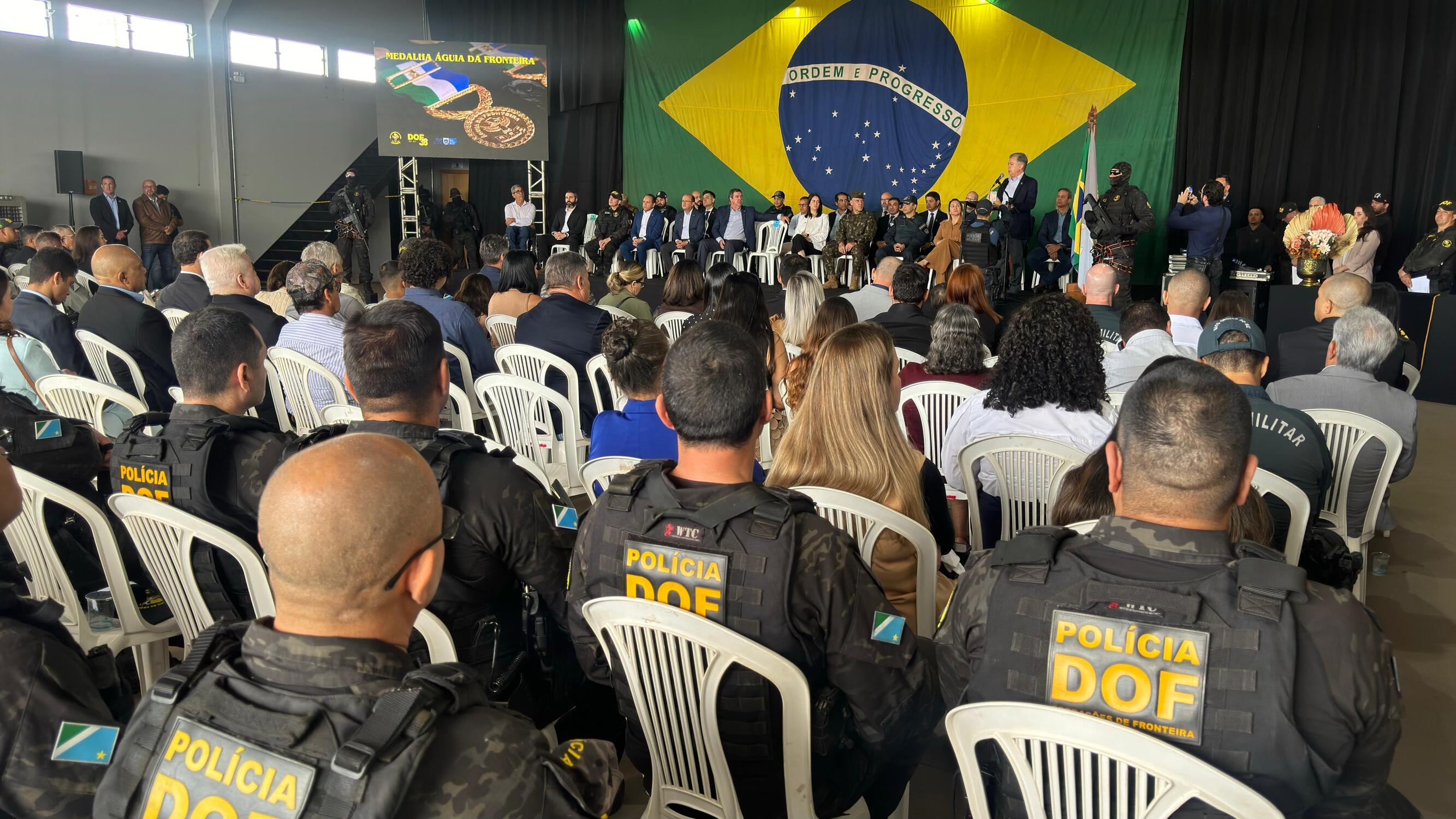 DOF homenageia 32 autoridades com medalha Águia da Fronteira em comemoração aos seus 38 anos