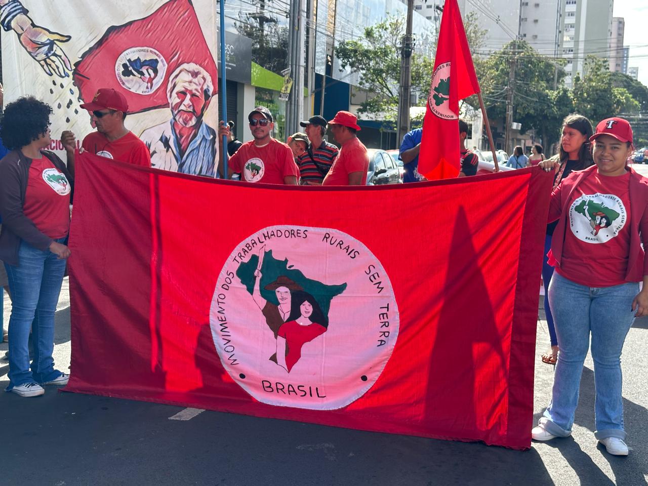MST esteve presente no ato promovido no desfile de 7 de setembro
