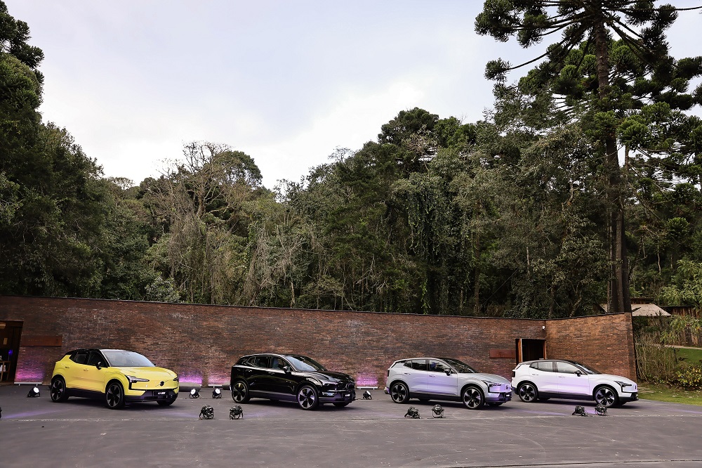 Volvo EX30 e outros modelos reforçam tendência de economia e sustentabilidade com rede de eletropostos pelo país