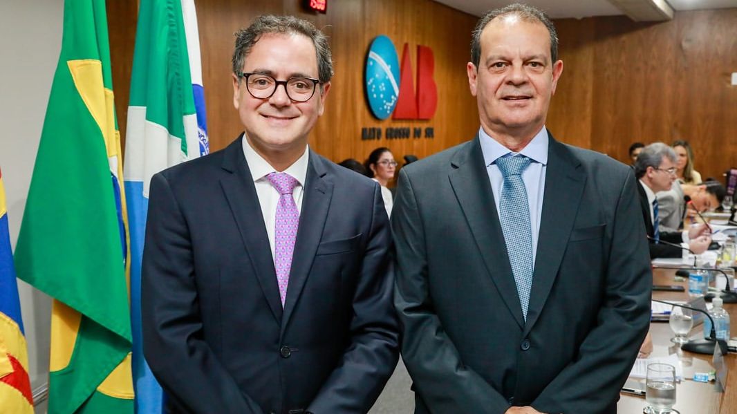 Bitto Pereira, presidente da OAB/MS, ao lado de Walfrido Azambuja, presidente do Tribunal de Ética e Disciplina, após sessão no Conselho.