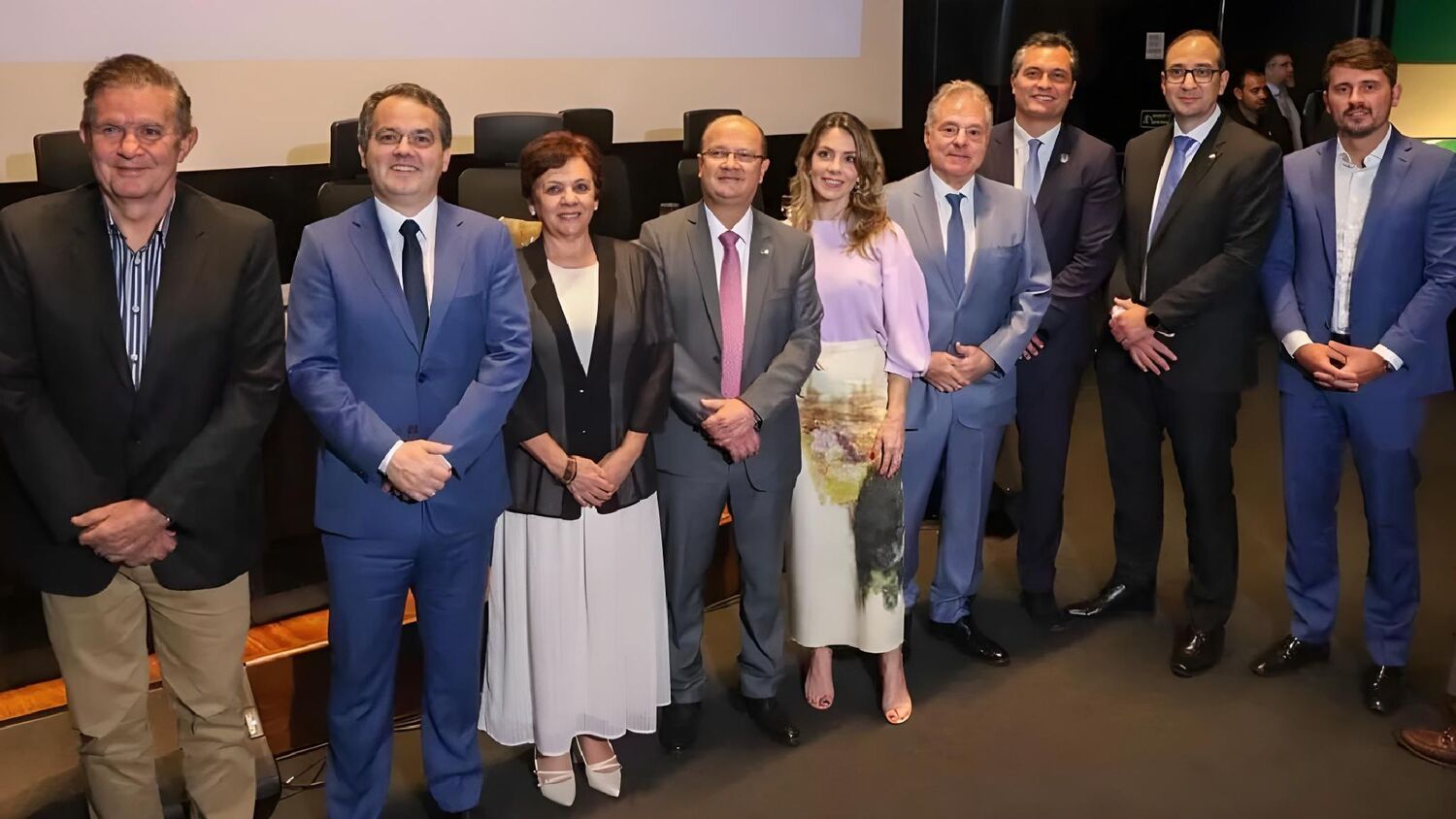 Vice-governador Barbosinha, procuradores e representantes da AGU e da PGE juntos na Caravana da Advocacia Pública em Campo Grande.