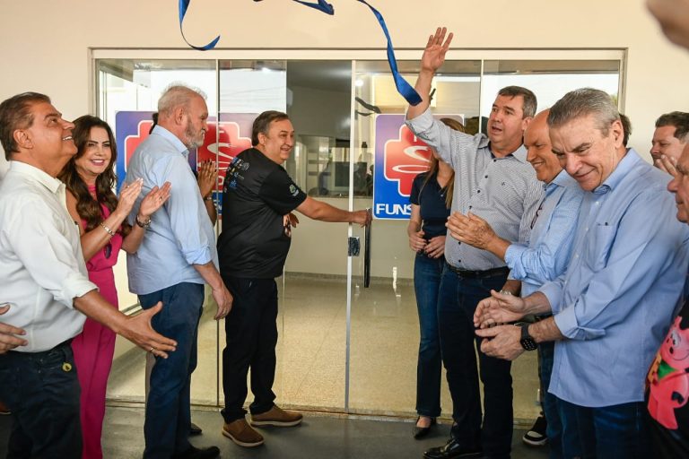 Governador na inauguração da obra do hospital municipal