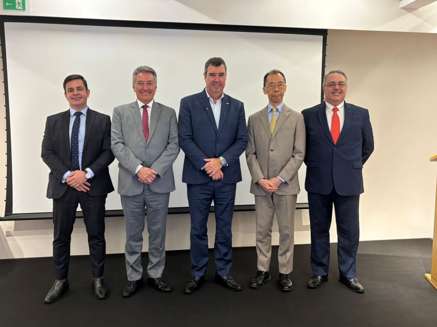 Delegação brasileira e japonesa debate integração logística e comércio exterior na Japan House.