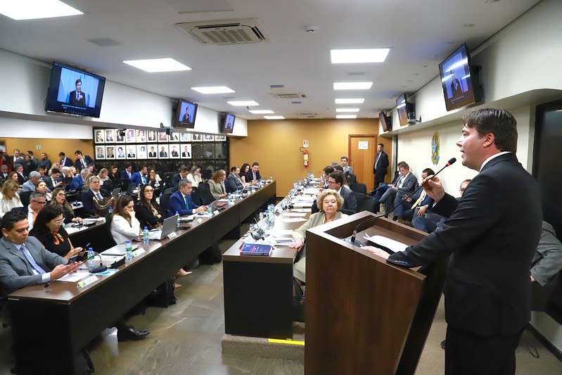 Sessão do Conselho Pleno da OAB debate medidas contra a judicialização excessiva e aprova cooperação com o CNJ