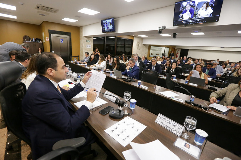  Representantes da advocacia participam de sessão que discute políticas para conter práticas de litigância predatória nos tribunais brasileiros