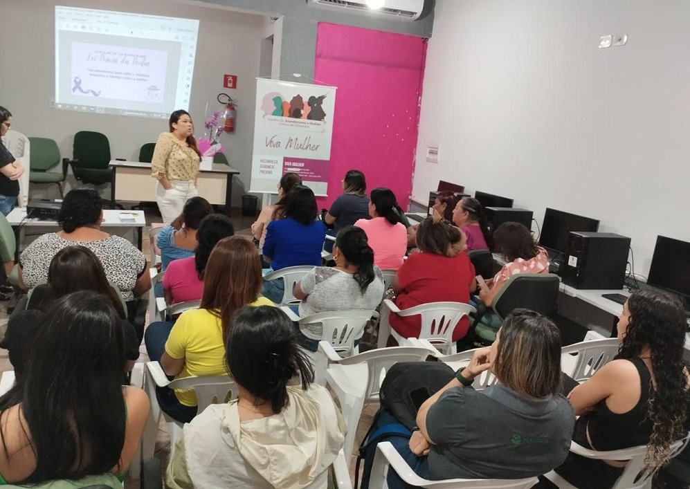 Palestra com mulheres em regime aberto em Dourados