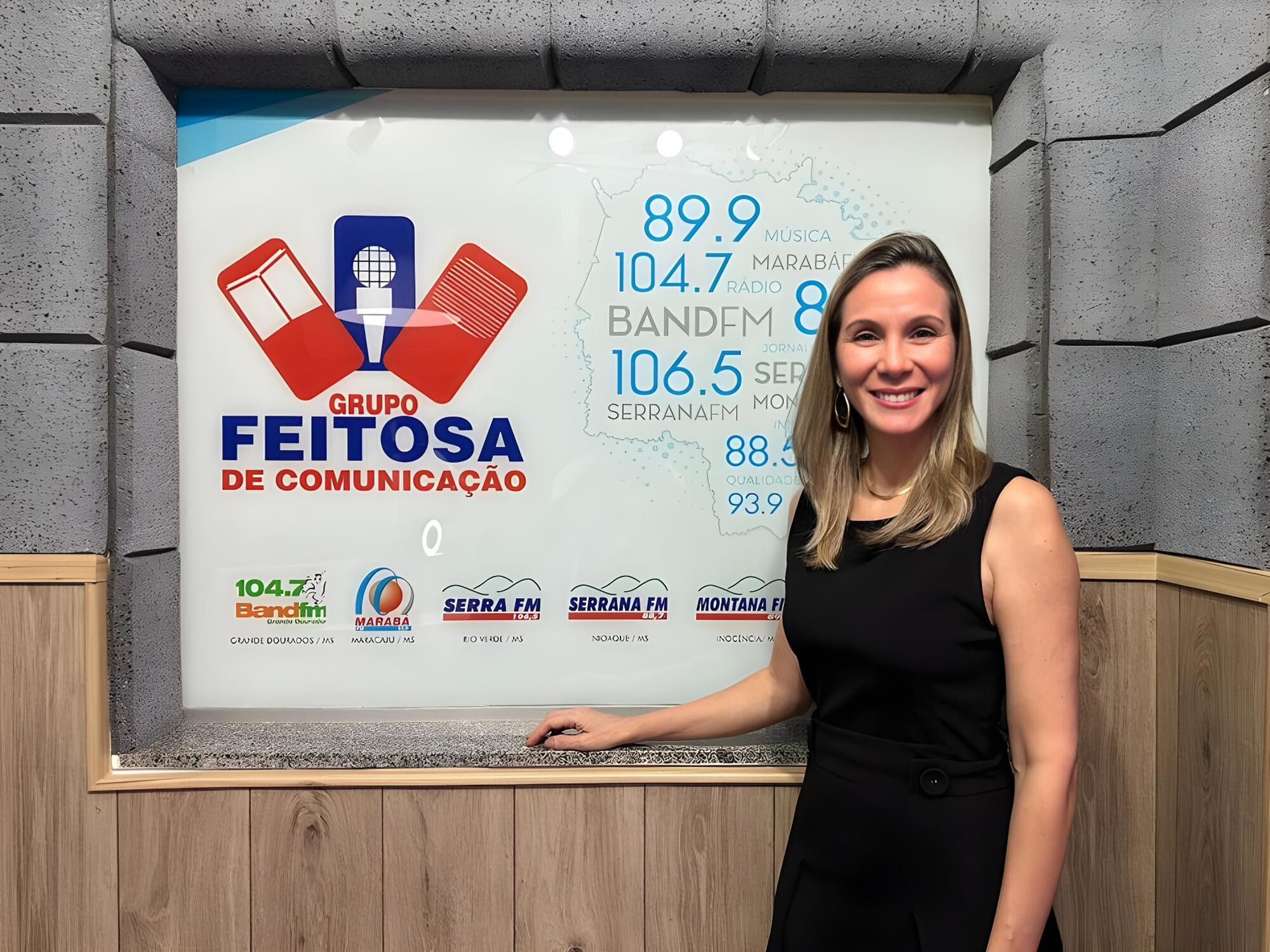 Raquel Magrini durante entrevista no Grupo Feitosa de Comunicação, onde falou sobre os planos à frente da presidência da AAMS.