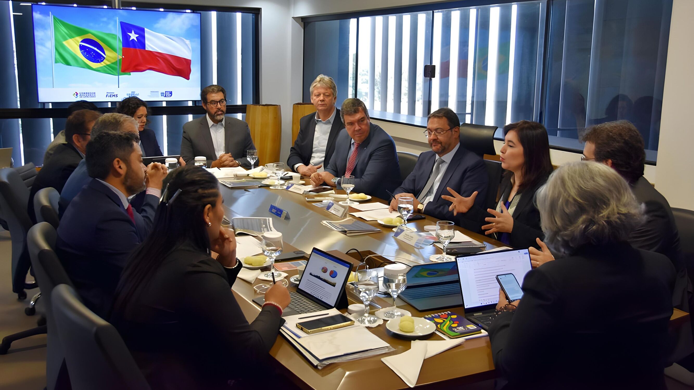 Reunião na Casa da Indústria reuniu representantes do Brasil e do Chile para alinhar protocolos de cooperação da Rota Bioceânica.