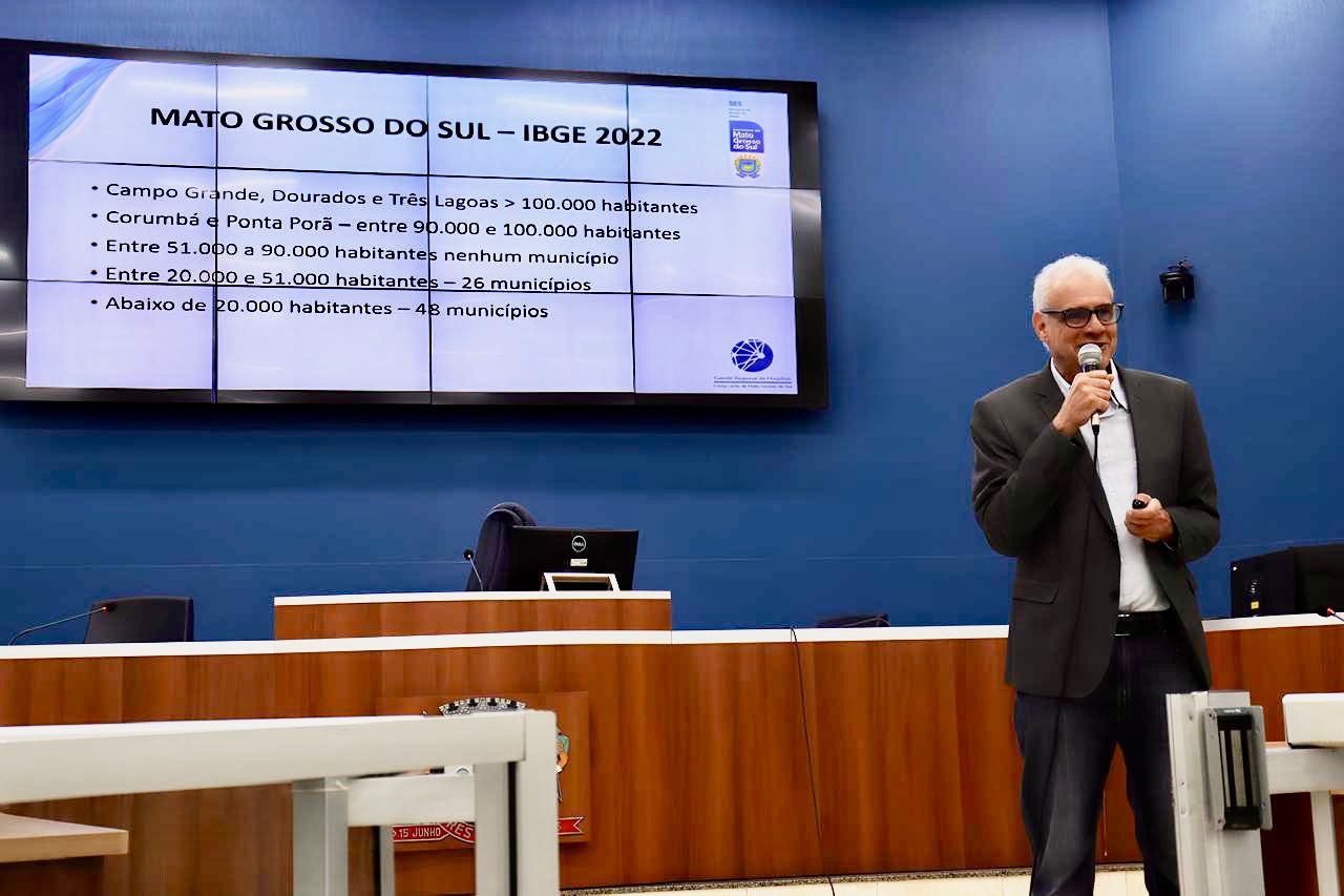 Representando a Secretaria, o médico João Ricardo Tognini