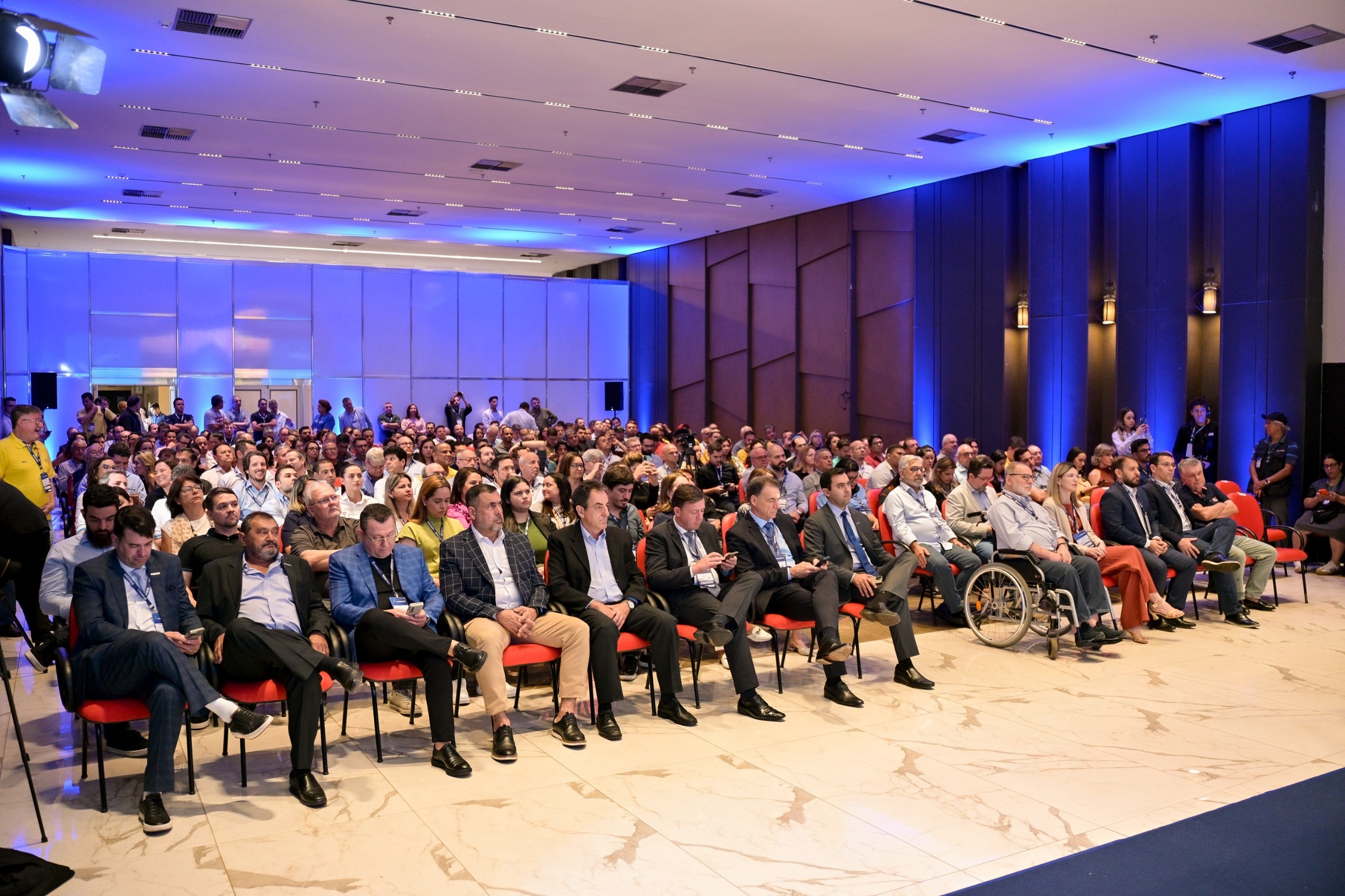 A abertura contou com a palestra magna de Beto Pereira, que compartilhou a trajetória de sucesso do Grupo Pereira