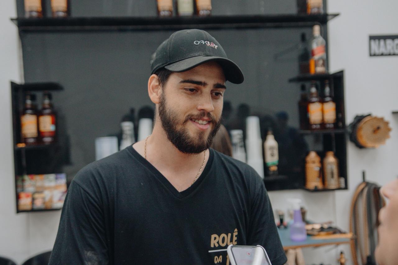 Comerciante participa da ação e reforça o compromisso com a segurança e a legalidade na venda de bebidas.