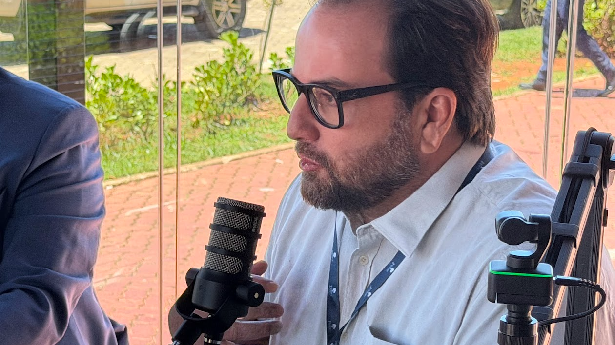 Thiago Monteiro, vice-prefeito e secretário de Obras de Jardim, fala sobre os desafios e avanços da gestão em infraestrutura durante o congresso estadual.