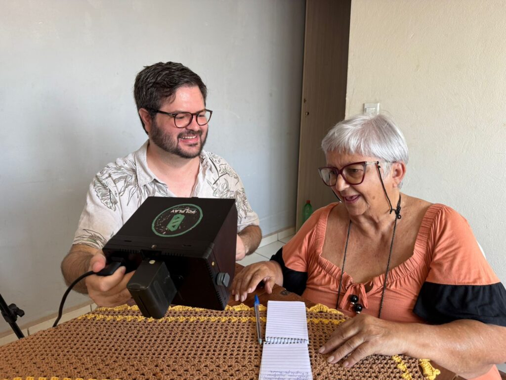 Curta une idosa cadeirante e jovem indígena em história sensível de poesia e resistência, filmada em Campo Grande.