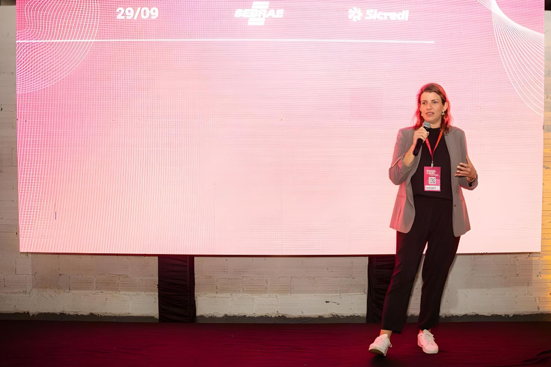 Adriana Tozzetti durante apresentação no evento de assinatura do termo de cooperação entre Parktec CG e Maringá Tech, na última sexta (3), em Maringá