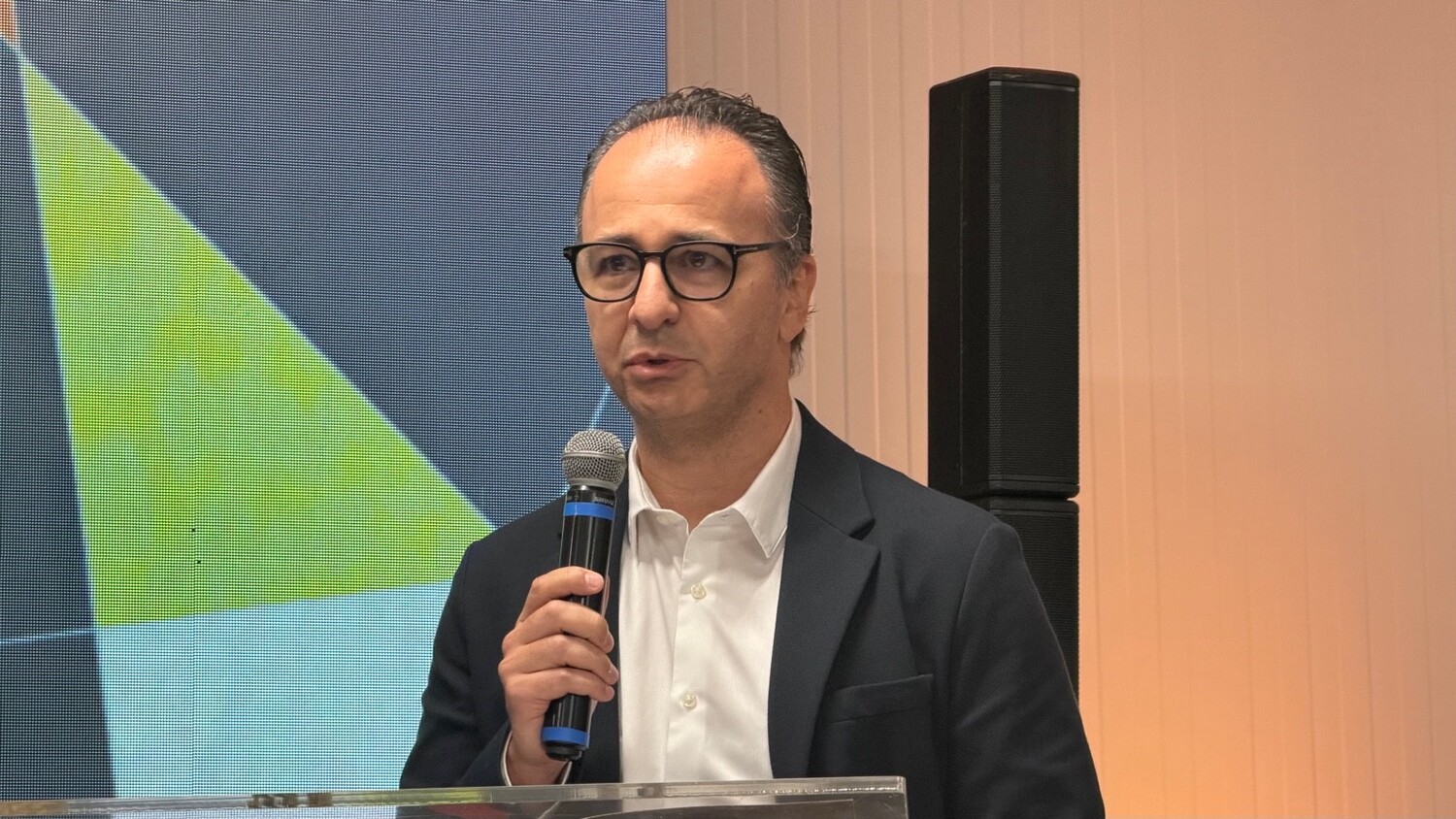 Fábio Verardi, diretor Comercial de Madeiras da Arauco Brasil, conduz a homenagem ao Estado de Mato Grosso do Sul e fala em nome da empresa durante o encerramento da cerimônia.