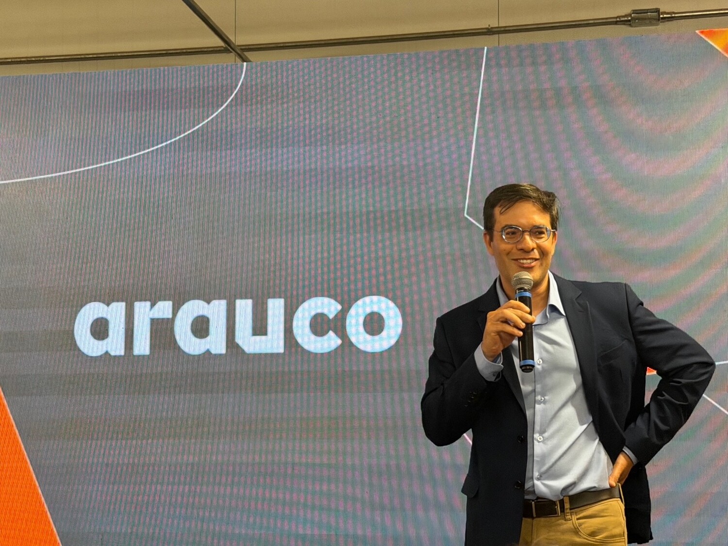 Mário José de Souza Neto, vice-presidente de Madeiras da Arauco Brasil, durante discurso em celebração aos 48 anos de Mato Grosso do Sul.