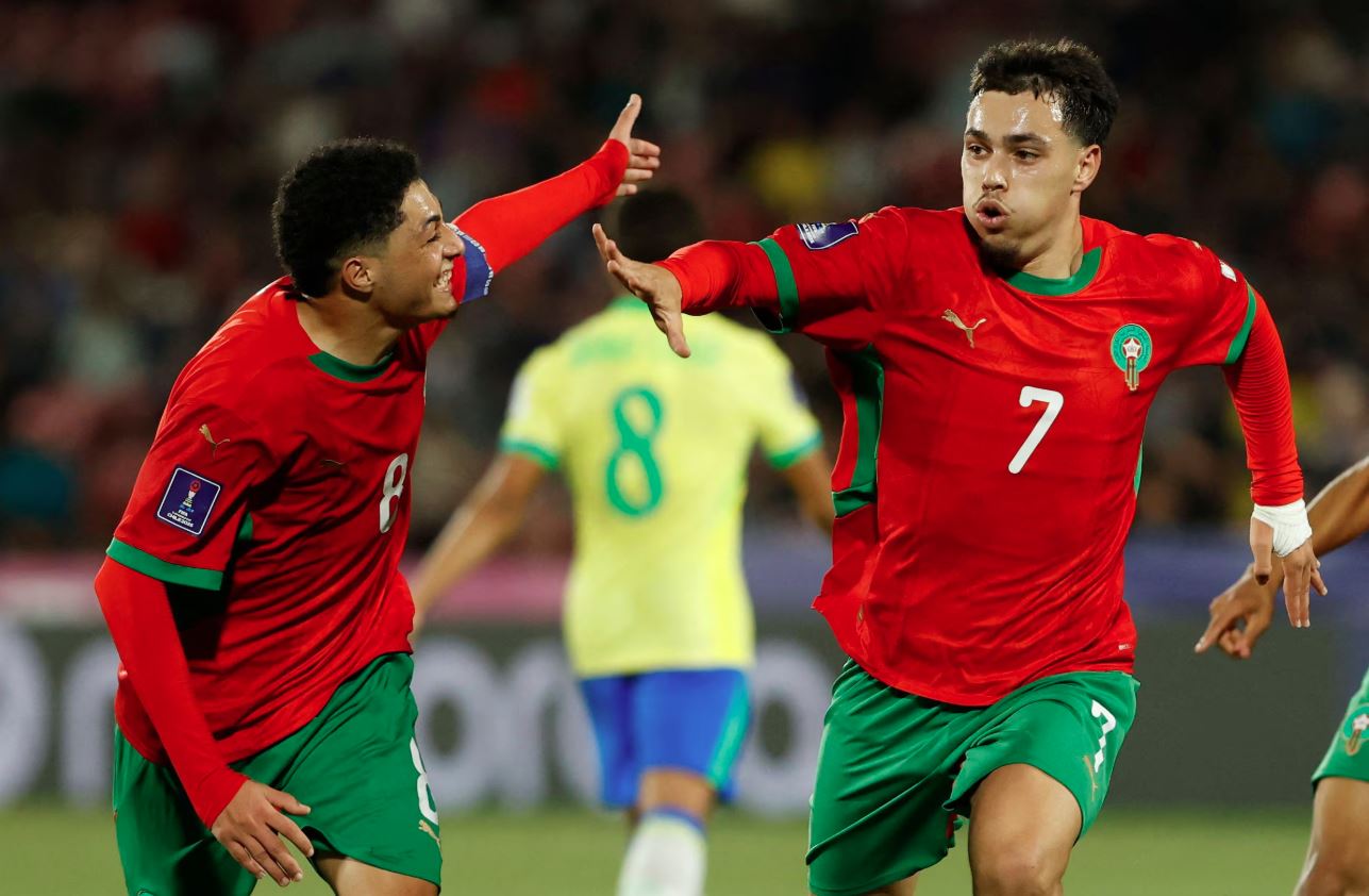 Othmane Maamma (à direita) abriu o placar para Marrocos contra o Brasil.