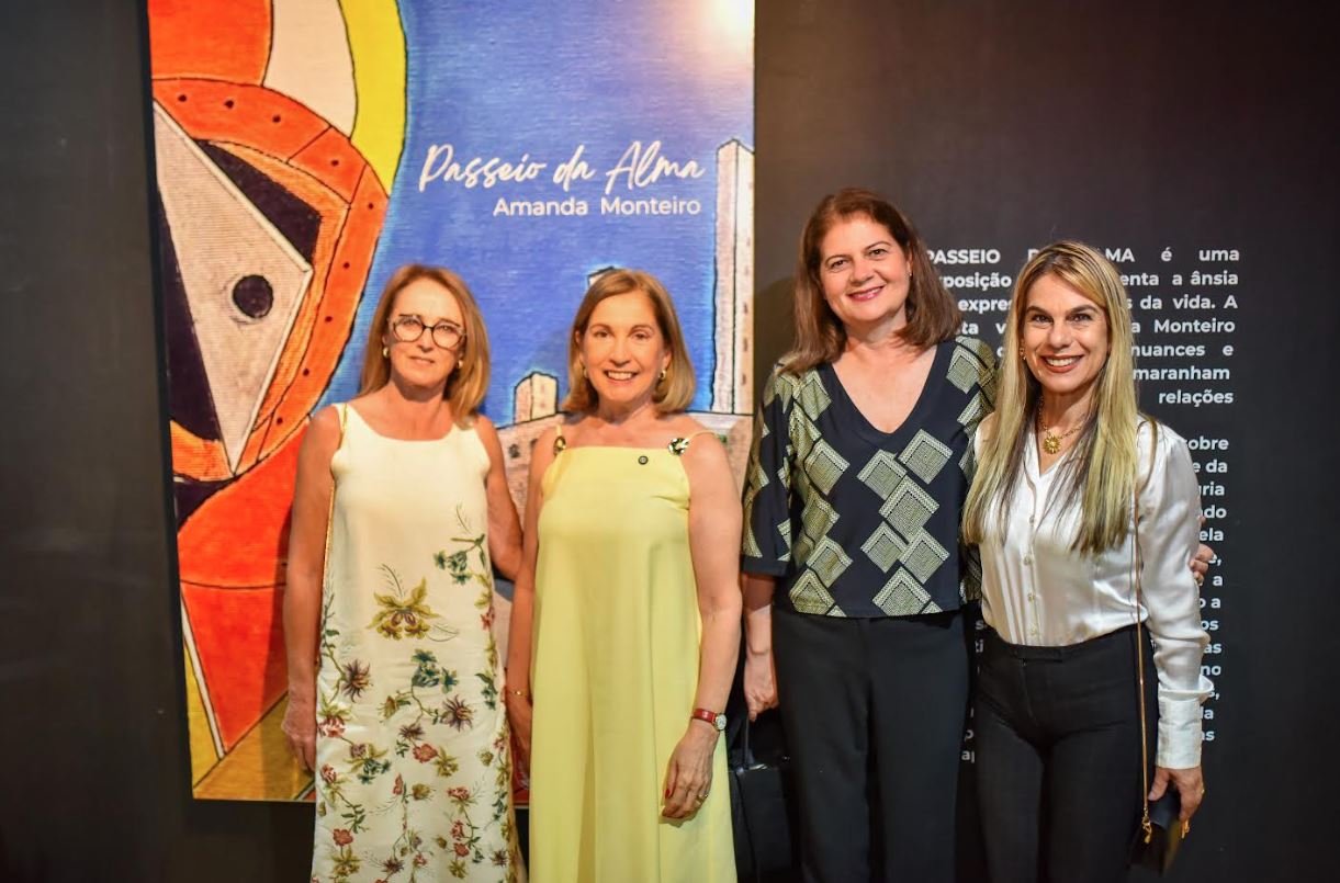 Aos quase 70 anos, Amanda Monteiro inaugura sua primeira exposição individual e mostra como a arte pode renascer da adversidade.