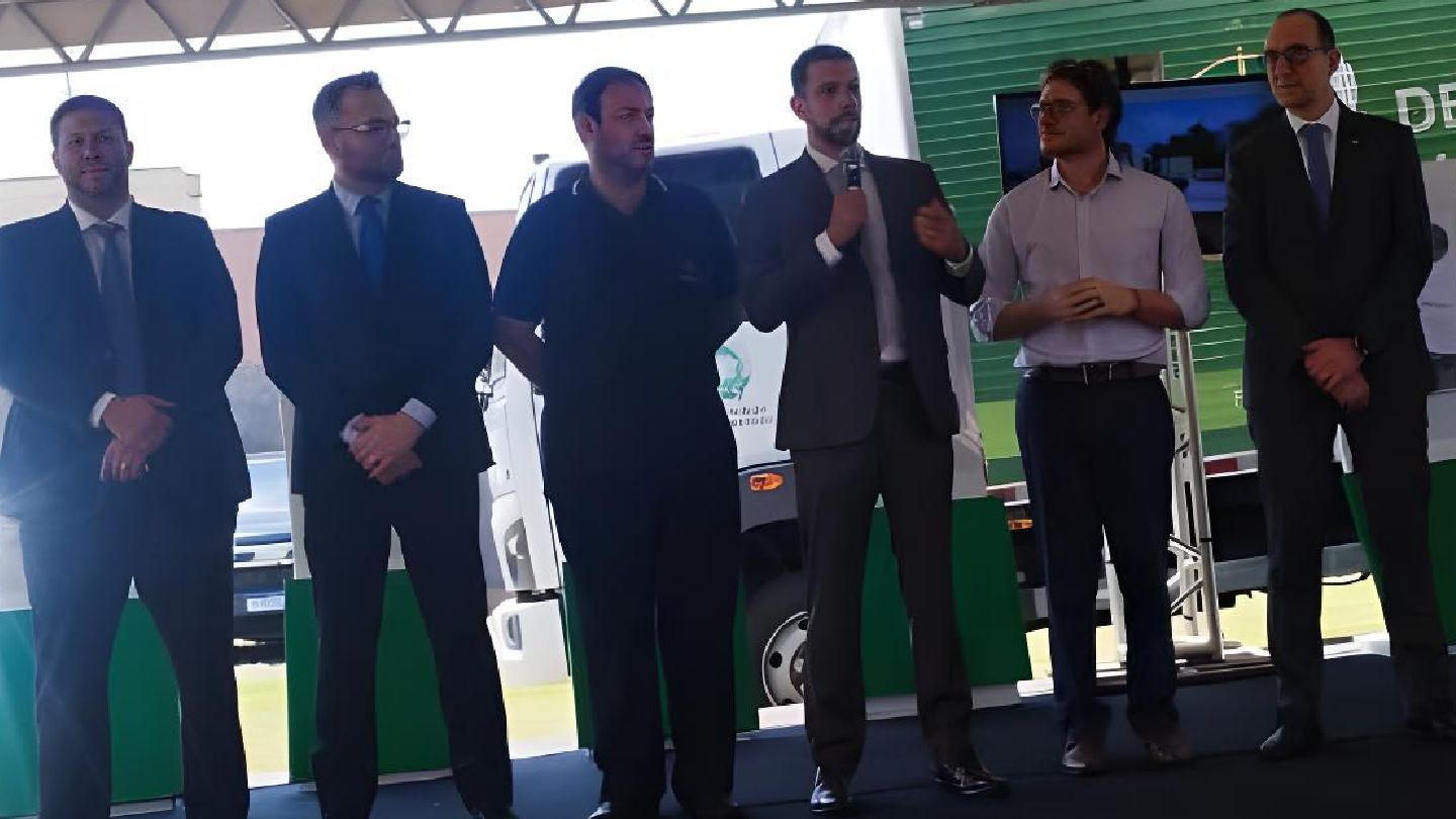 Autoridades participam da cerimônia de lançamento da pedra fundamental da nova sede da Defensoria Pública em Maracaju, realizada na manhã desta quinta-feira, 16 de outubro.