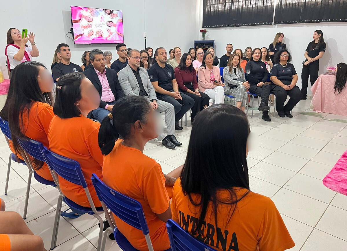 O evento contou com a presença das internas e representantes das instituições parceiras