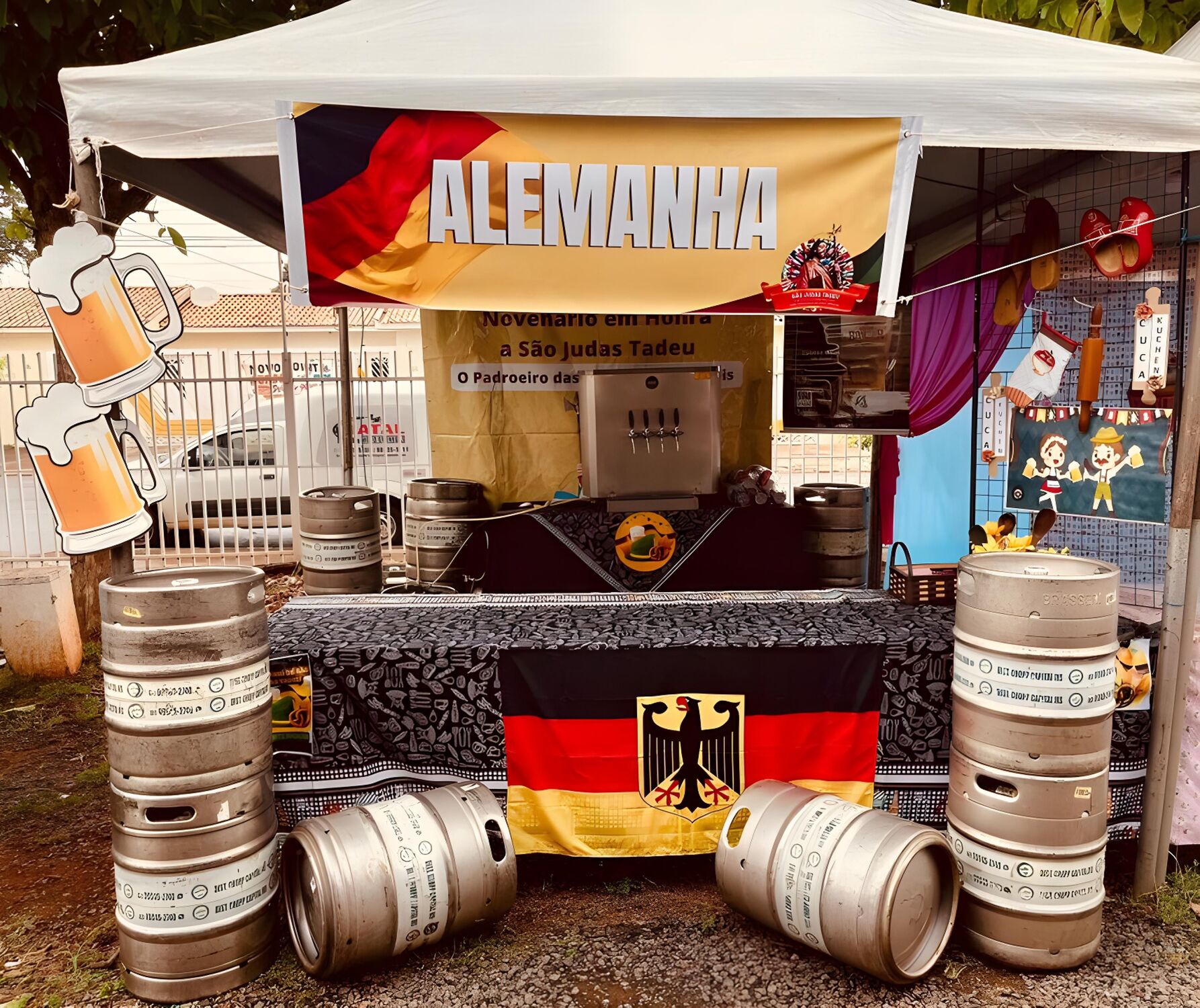 Barraca da Alemanha é uma das atrações gastronômicas do evento, com decoração temática e chopes artesanais.