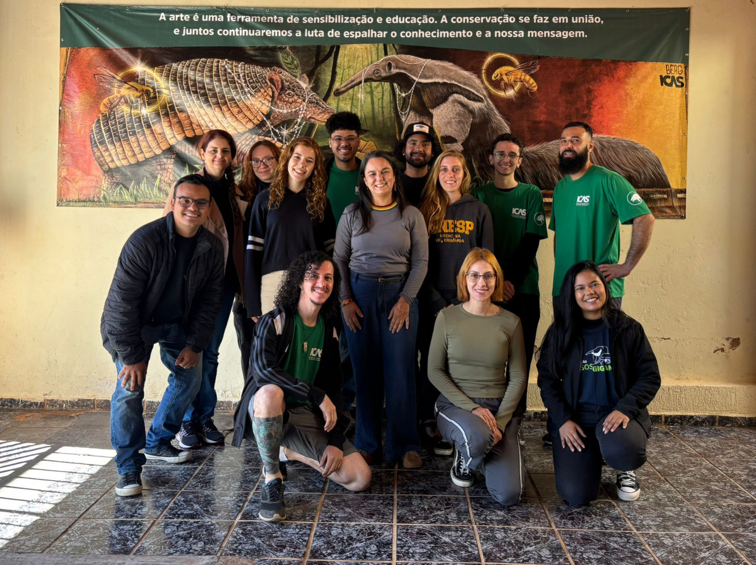 Grupo de estagiários e pesquisadores do Instituto de Conservação de Animais Silvestres (ICAS), ligado ao Projeto Tatu-canastra, que representa Mato Grosso do Sul no Prêmio IEL de Talentos 2025 com o trabalho 