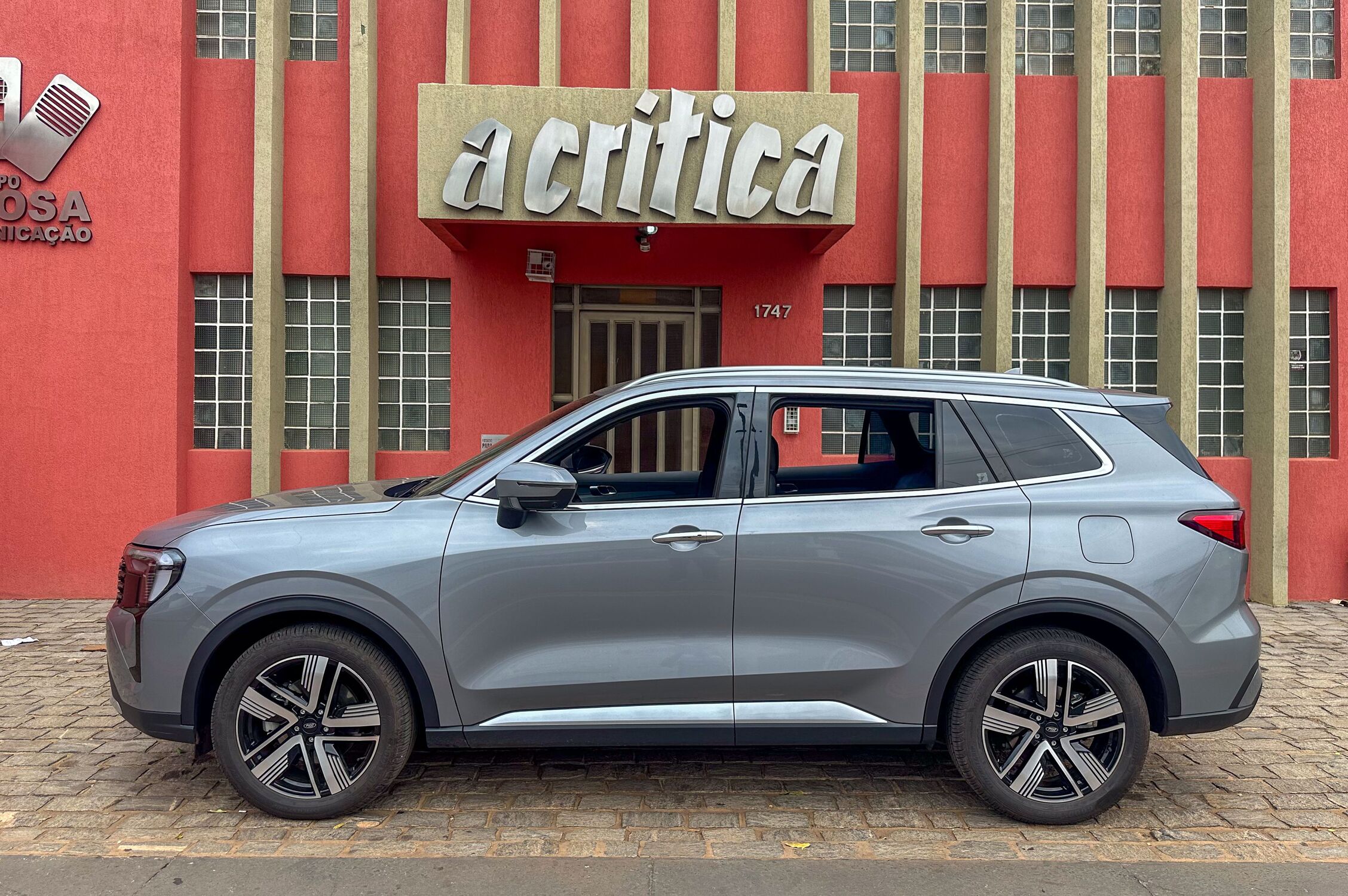 Ford atualiza seu SUV médio com visual renovado