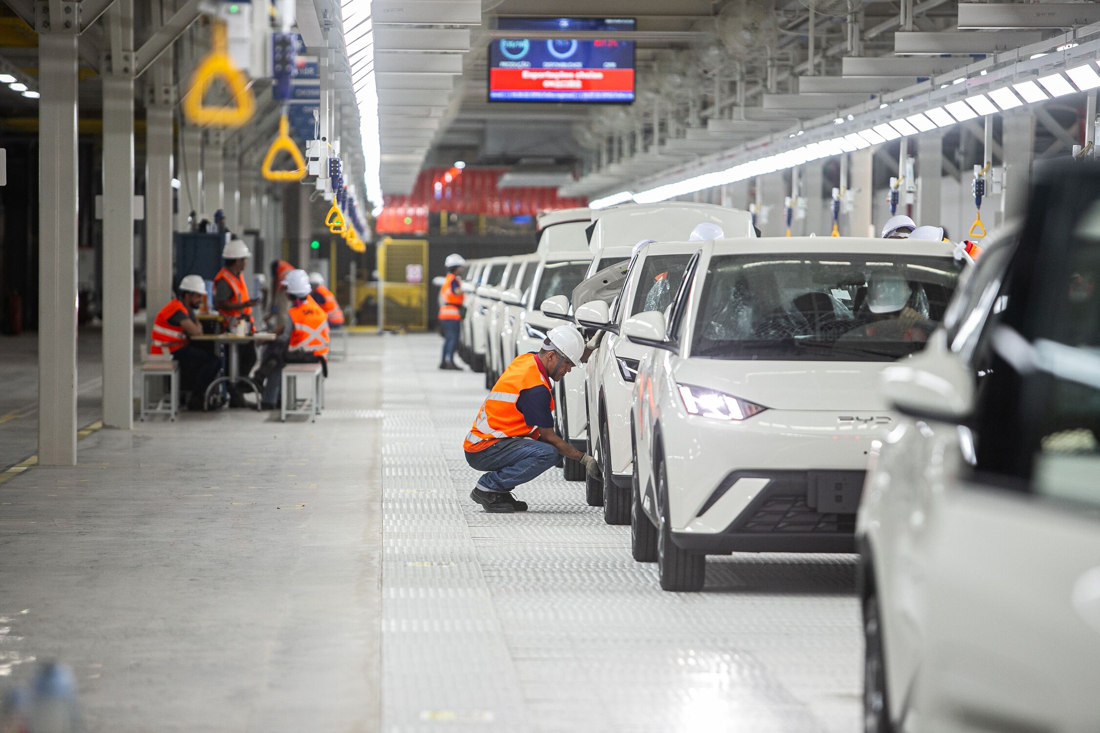 Com 4,6 milhões de m², nova fábrica da BYD na Bahia marca estreia do primeiro carro híbrido plug-in flex do mundo.