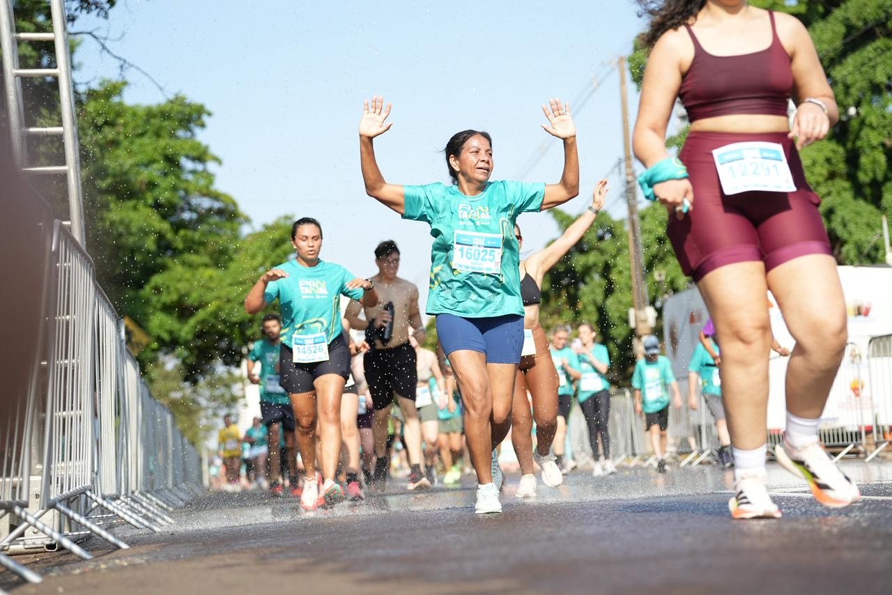 Neilse Silva cruza a linha de chegada com emoção. A paranaense venceu a categoria feminina dos 10 km após retomar a carreira esportiv