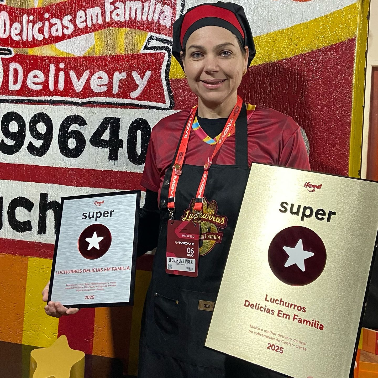 Na sede da LuChurros, em Dourados, Lucimar exibe os prêmios de Melhor Sobremesa do Centro-Oeste e o selo Super Restaurante 2025.