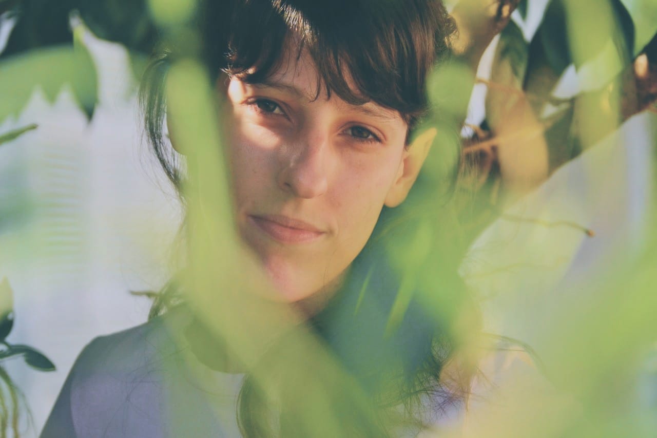 Mar Becker, autora de A mulher submersa e finalista do Prêmio Jabuti, participa do bate-papo de abertura da Semana da Poesia, no canal da UBE-MS.
