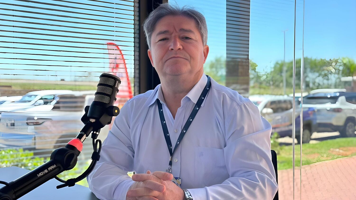 Edilson Magro, prefeito de Coxim (PP), posa para foto antes de conceder entrevista durante o 3º Congresso dos Municípios de MS, em Campo Grande.