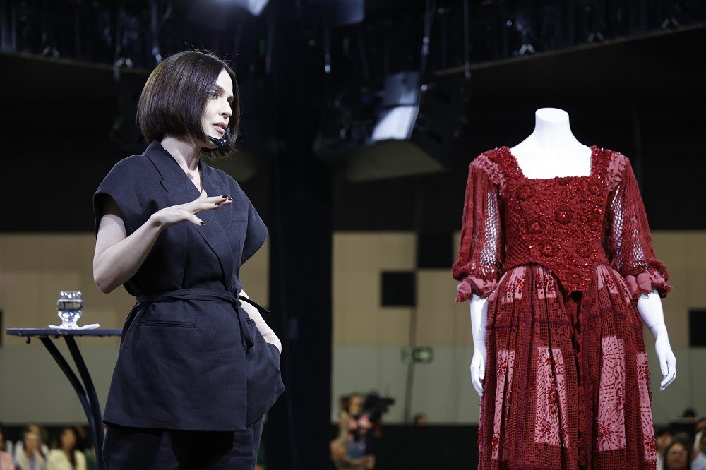 Moda também foi destaque na palestra da figurinista Karen Brusttolin, que abordou criatividade e identidade nos figurinos.