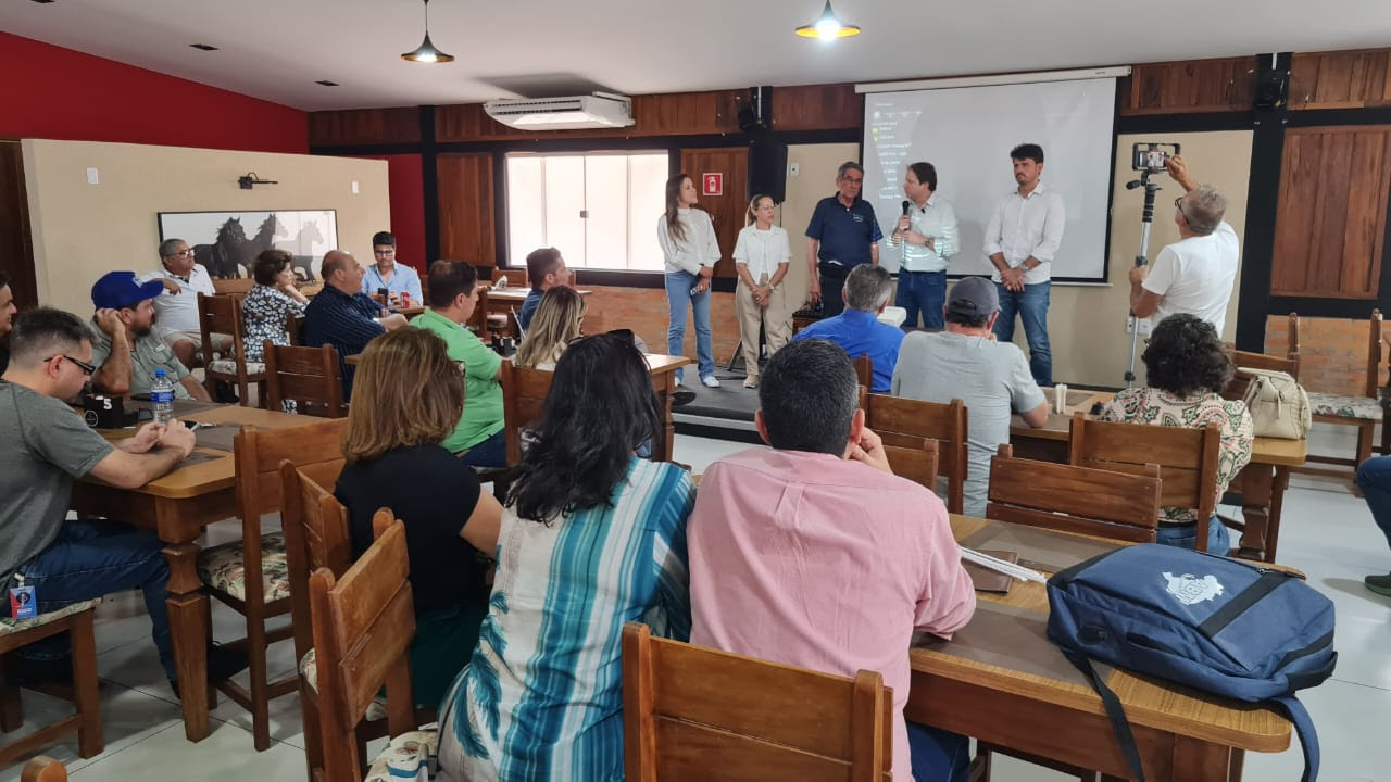 Restaurante Porto 267, em Porto Murtinho, foi ponto de encontro dos participantes da missão-técnica, nessa segunda-feira (6), para o início da expedição