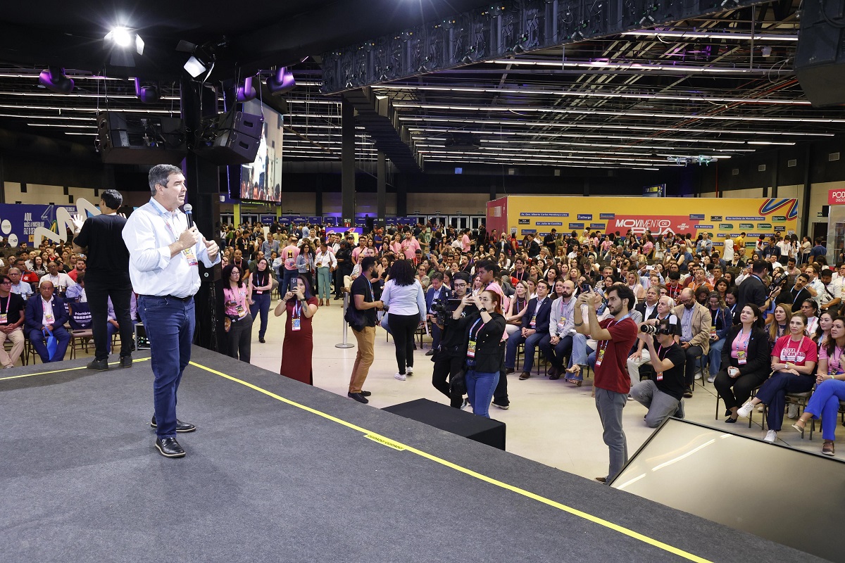 Durante a abertura, o governador Eduardo Riedel destacou o papel dos pequenos e médios negócios na economia de Mato Grosso do Sul.
