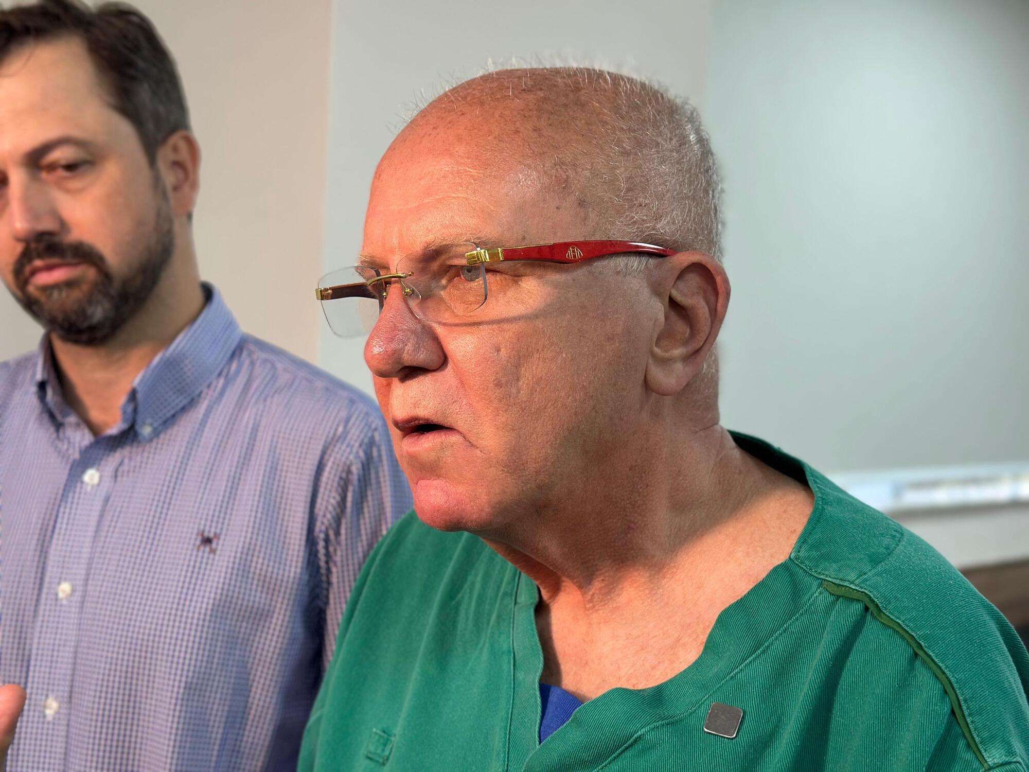 Dr. Carlos Eduardo Domene comandou a cirurgia robótica