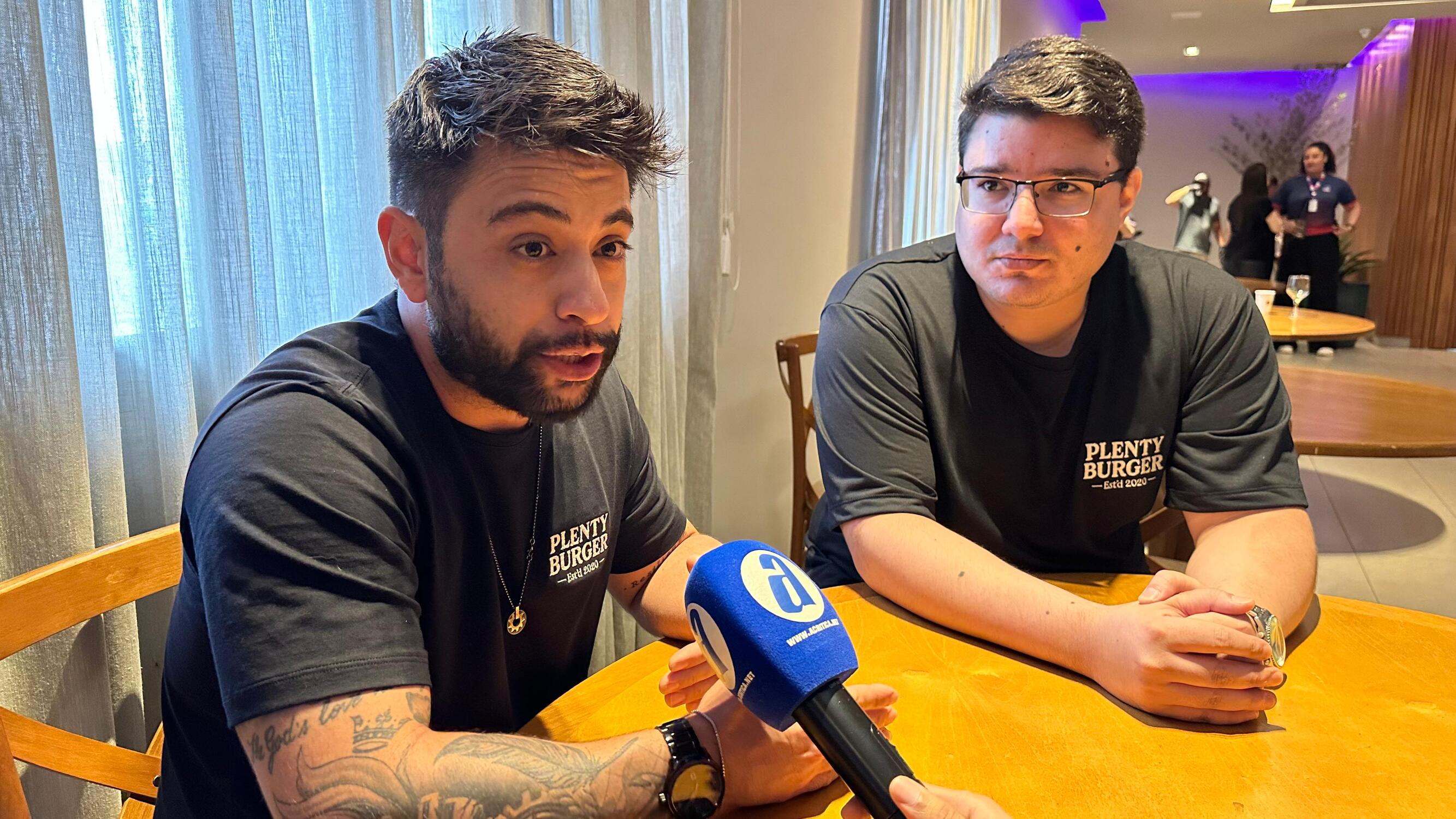 Jorge Henrique e Leonardo Couto, proprietários da Plenty Burguer (Foto: Douglas Vieira)