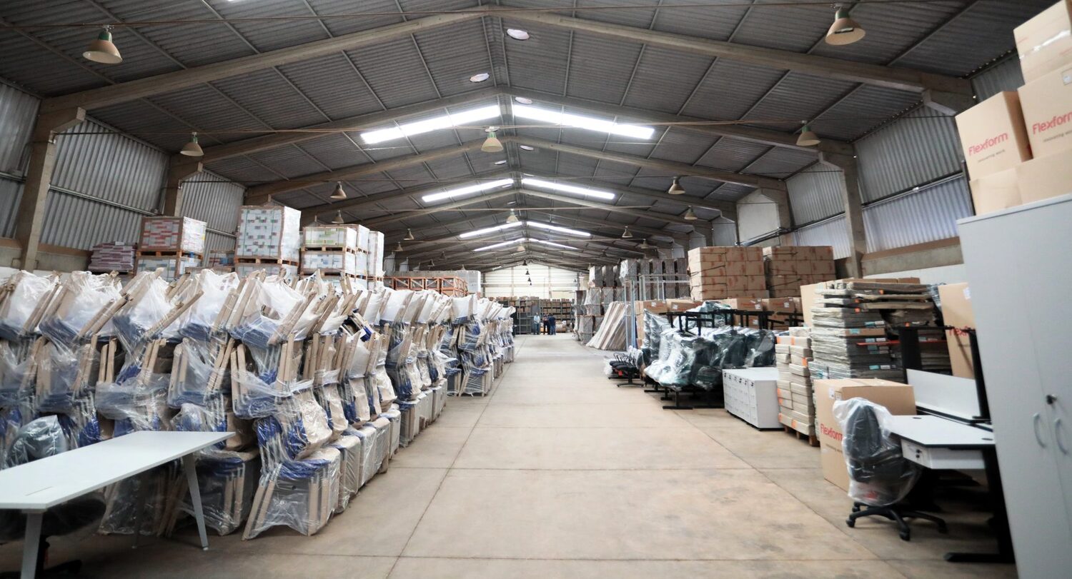 Central da REE organiza e distribui materiais para mais de 350 escolas públicas estaduais (Foto: Saul Schramm/Secom)