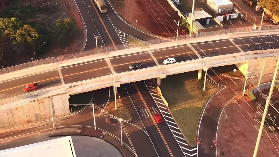 Nova ligação viária no macroanel de Campo Grande-MS melhora o fluxo entre bairros e reduz pontos críticos de tráfego.