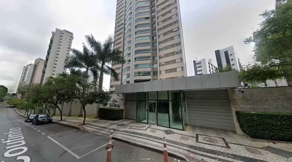  Fachada do prédio na Rua Rodrigo Otávio Coutinho, no bairro Belvedere, em Belo Horizonte (MG), onde um jovem foi preso após tentativa de invasão.