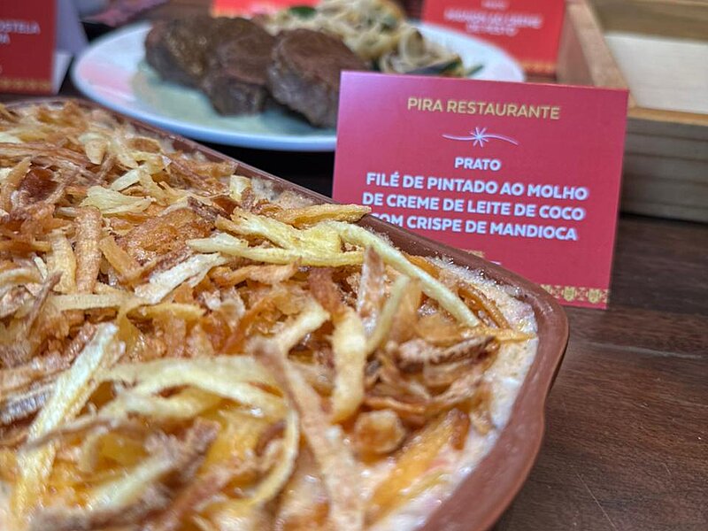Com molho de creme de leite de coco e crosta de mandioca, o filé de pintado é a estrela do Pira Restaurante. Receita criada em 2011 agora brilha no festival.