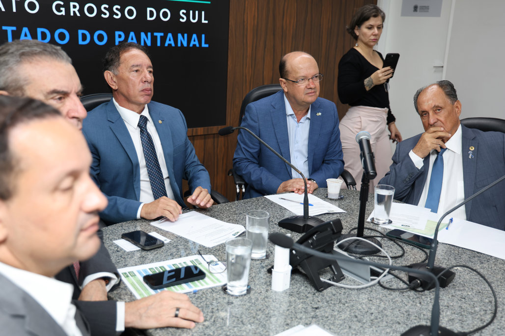 Parlamentares acompanham detalhamento dos recursos previstos para 2026, com destaque para investimentos na área da saúde.