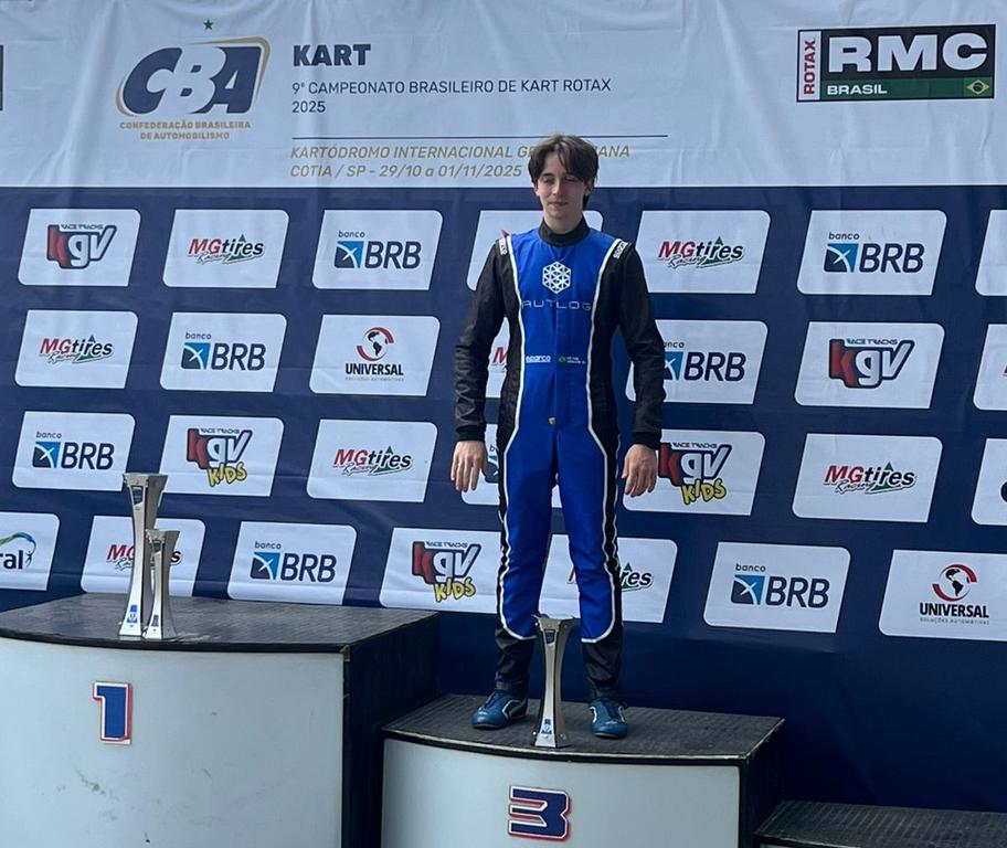 Victor Manzini no pódio da categoria DD2 