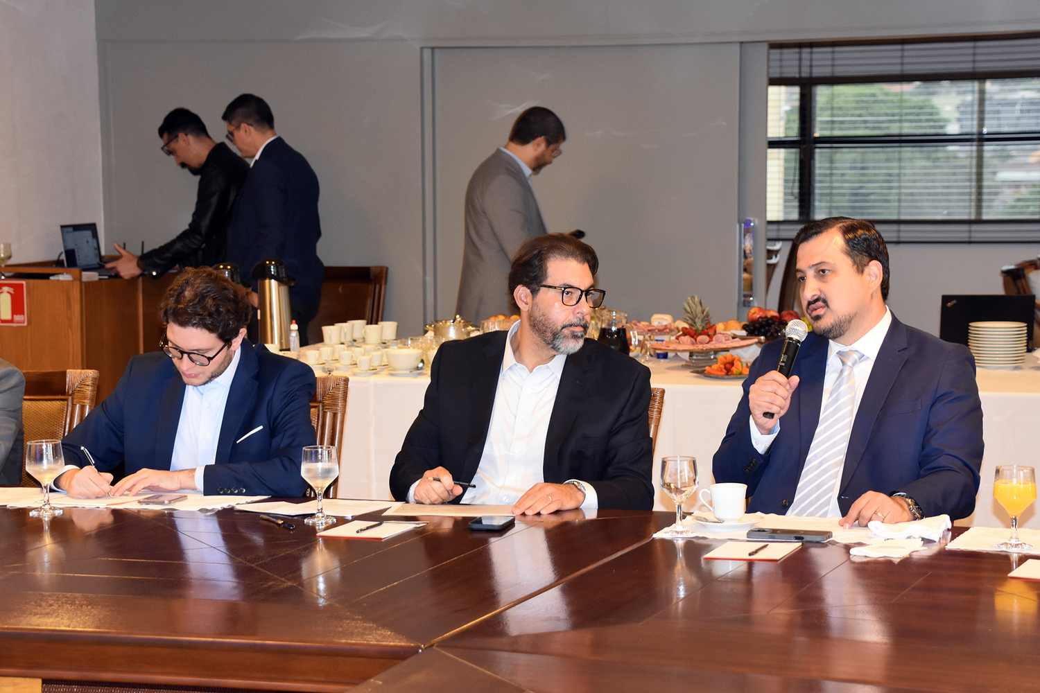 Vice-presidente da Fiems, Crosara Júnior, recebe representantes da Empacar e Cainco na Casa da Indústria, em Campo Grande.