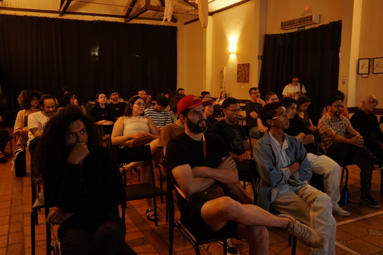 Público atento durante uma das mostras competitivas realizadas no Armazém Cultural.